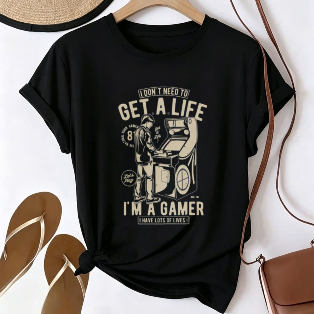 「人生を送る必要はない。私はゲーマーだ」グラフィックTシャツ - Retro Gaming Quotes のレビューと価格